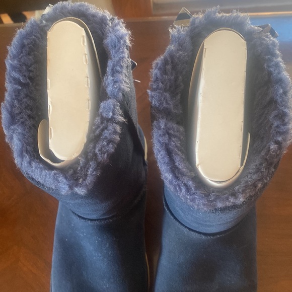 - 🦊 Ugg navy blue and box. Navy with striped bows. Pic show all minor mark… - Picture 12 of 16